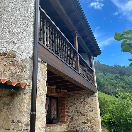 La De La Nina בקתה