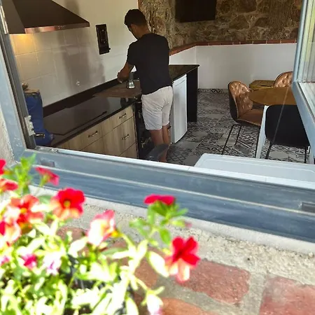 La De La Nina בקתה